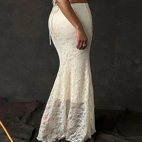 House of CB THERESE Vintage Cream Lace Maxi Skirt - Picture 4 of 4